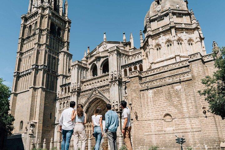 Dagtrip naar Toledo Segovia Alcazar en Avila Muren vanuit Madrid