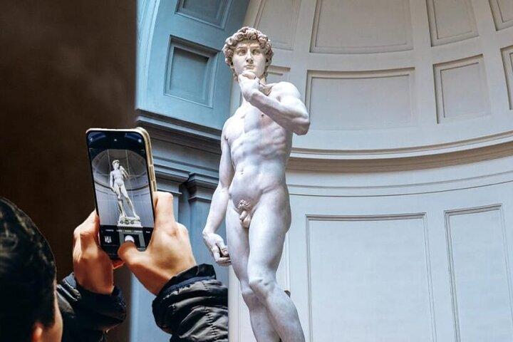 Tour nocturno semiprivado del David de Miguel Ángel en Florencia