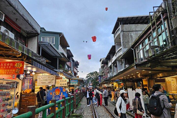 台北発プライベート耶律・九份・平渓日帰りツアー