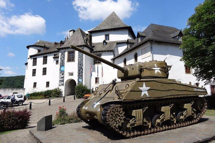 ルクセンブルク：第二次世界大戦の戦場、城＆修道院プライベート日帰りツアー