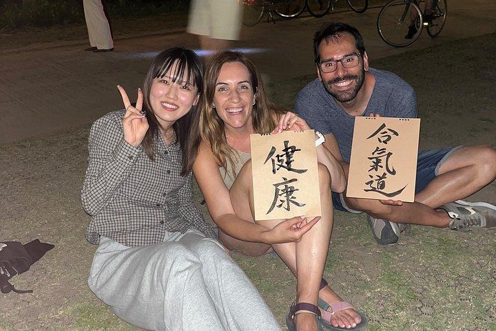 着物羽織で京都の日本語書道