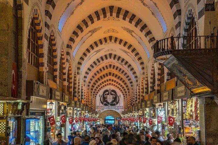 Private Dolmabahce Palace, Bosphorus Cruise & Spice Bazaar Tour
