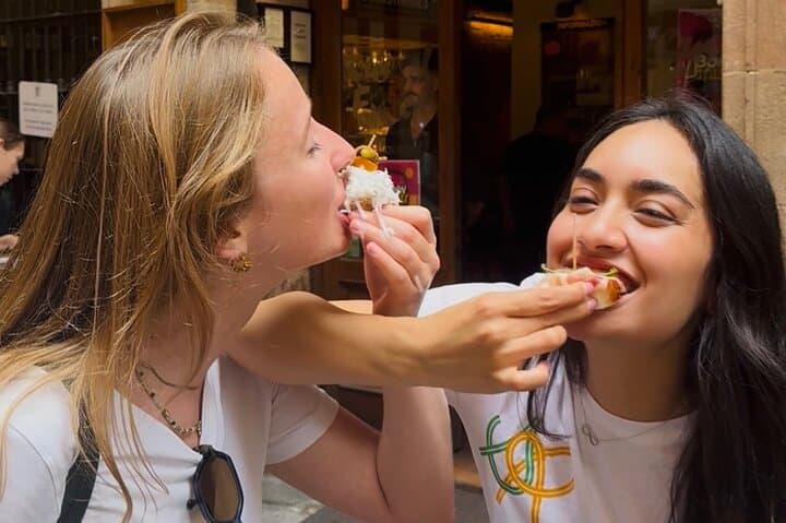 Barcelona: Gothic And El Born Food Tour with Tapas and Wine