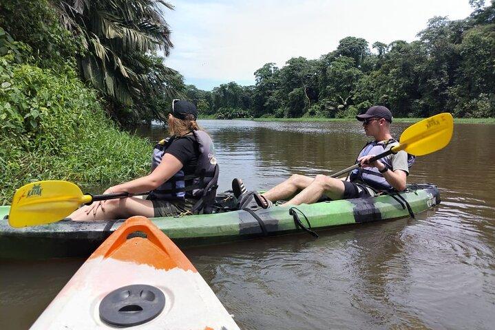 Tour en Kayaks por los Canales del Parque Nacional Tortuguero