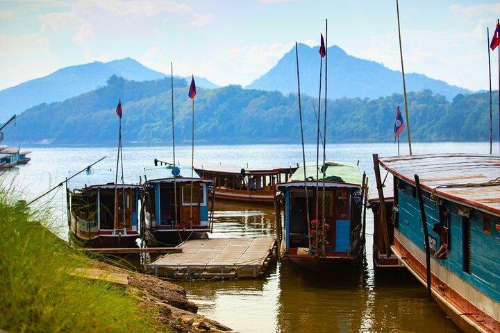 Luang Prabang Cérémonie de remise des aumônes et croisière dans le Mékong avec déjeuner
