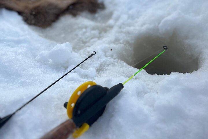 Laponia Aventura de invierno Motos de nieve y experiencia de pesca en hielo