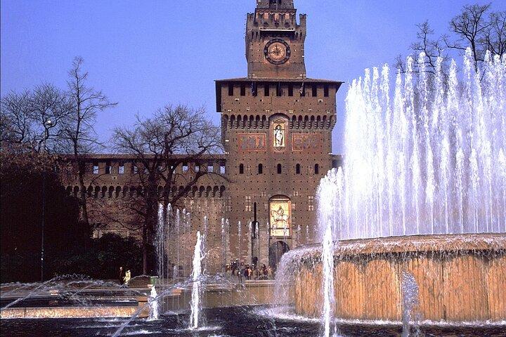 ファッション首都イタリアのミラノ・イン・スタイルゴルフカートツアー