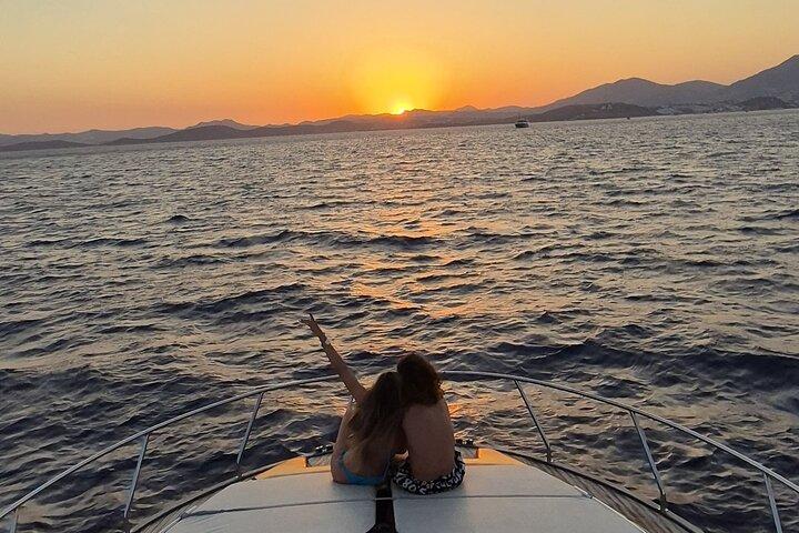 Bodrum: Private 3-stündige Motoryacht-Sonnenuntergangstour mit Abendessen