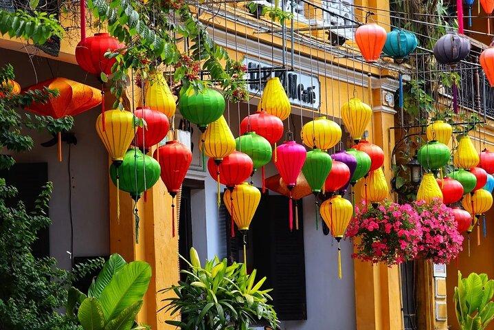 Aventura de trem Heritage em Hue para Hoi An com experiência de lanterna