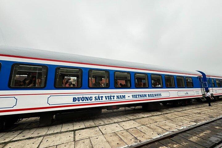 Aventura de trem Heritage em Hue para Hoi An com experiência de lanterna