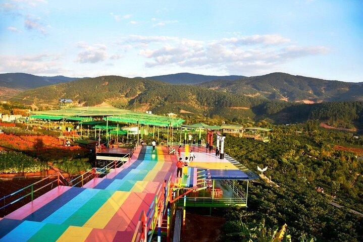 3つの滝＆田園地帯へのダラット小グループツアー