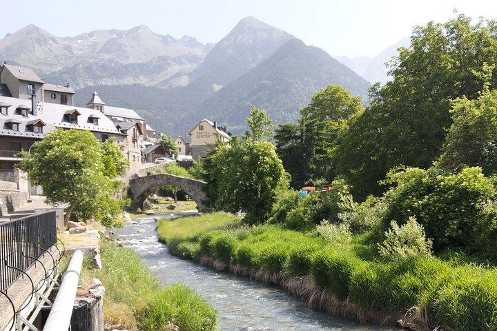 Canfranc, Jaca and Sallent de Gallego Tour from Zaragoza