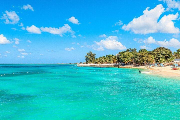 Montego Bay Cruise Ship Port to Doctor's Cave Beach e City Tour