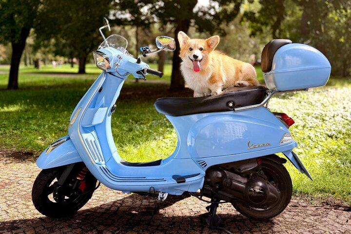 Local Vespa Prague: uthyrning med GPS och lokala tips