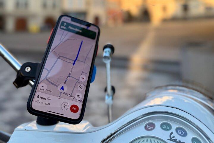 Local Vespa Prague：GPS付きベスパレンタルと現地おすすめ情報