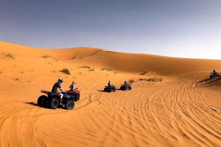 Quad Bike Adventure com Camelo e Areia em Abu Dhabi