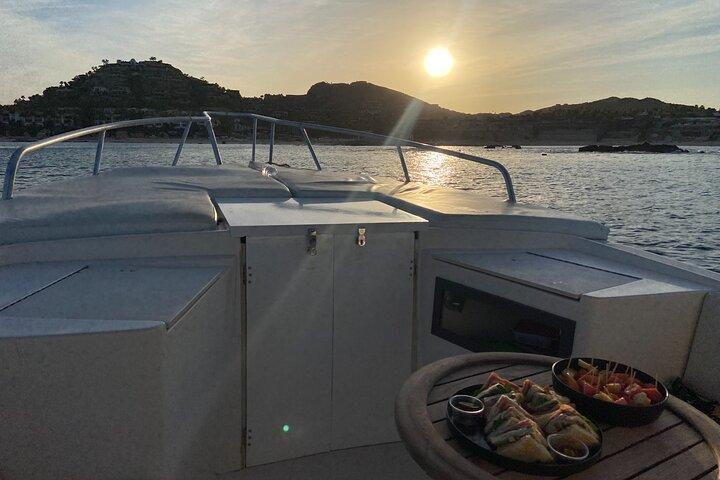 Esperienza Yatch Express a San Jose Del Cabo con Open Bar e Cibo
