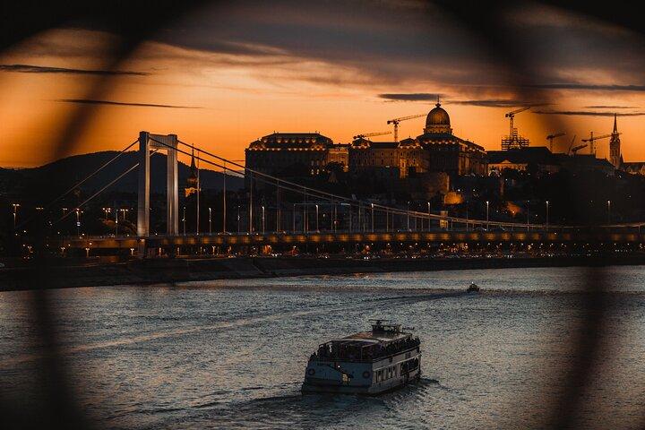 Budapest : 1 - Hour Highlights Cruise med velkomstdrink