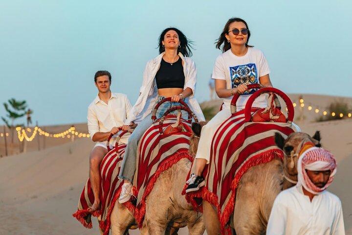 Abendliche Wüstensafari mit PickDrop, Grill & Shows–QuadBike Optional