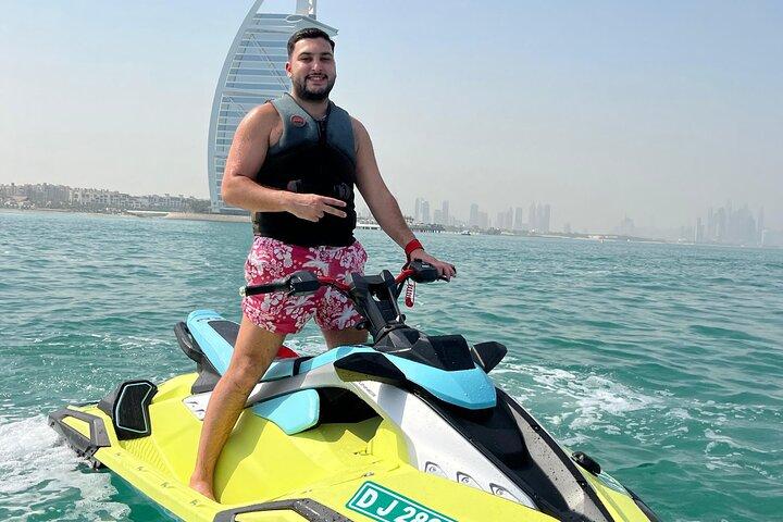 Passeio de jet ski e café da manhã à beira-mar - Dubai