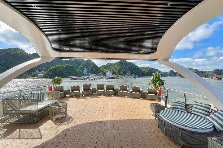 Van Cat Ba: Luxe Lan Ha Bay Day Cruise-Viet Hai Village Fietsen