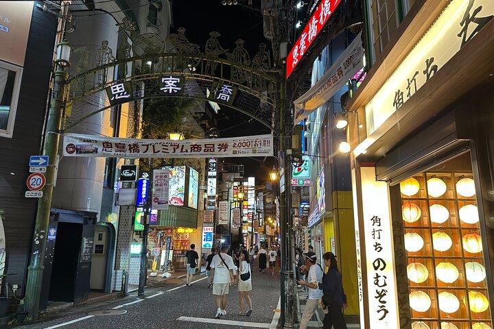 長崎の裏通りを歩くイブニンググルメ