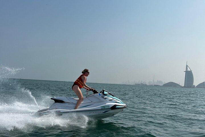 Paseo en moto acuática y desayuno junto al mar - Dubai