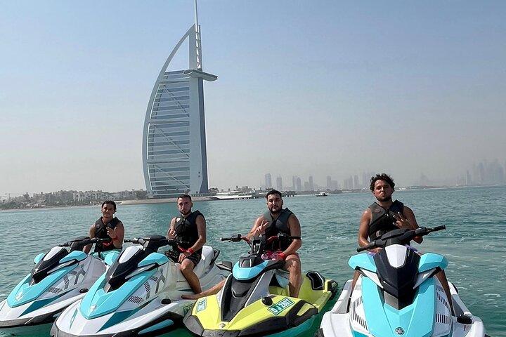 Passeio de jet ski e café da manhã à beira-mar - Dubai