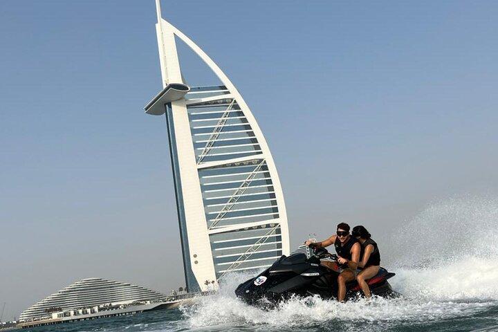 Passeio de jet ski e café da manhã à beira-mar - Dubai