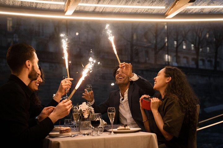 Bateaux Mouches® Specialmiddagskryssning i Paris