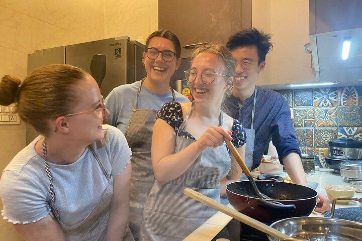 Cooking Class a Delhi Casa & Famiglia locale – Impara un pasto di 6 portate