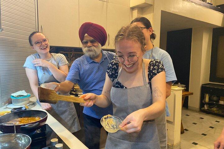 Cooking Class a Delhi Casa & Famiglia locale – Impara un pasto di 6 portate