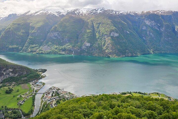 Flåm : Kleingruppenfahrt mit Wasserfallwanderung, Stegastein Aussichtspunkt