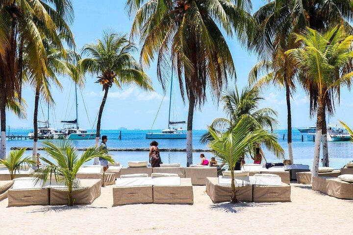 Tour in catamarano all inclusive di Isla Mujeres con Beach Club