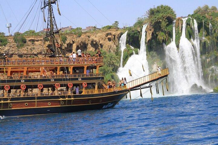Antalya Pirate Boat Tour med frokost og gratis drikkevarer