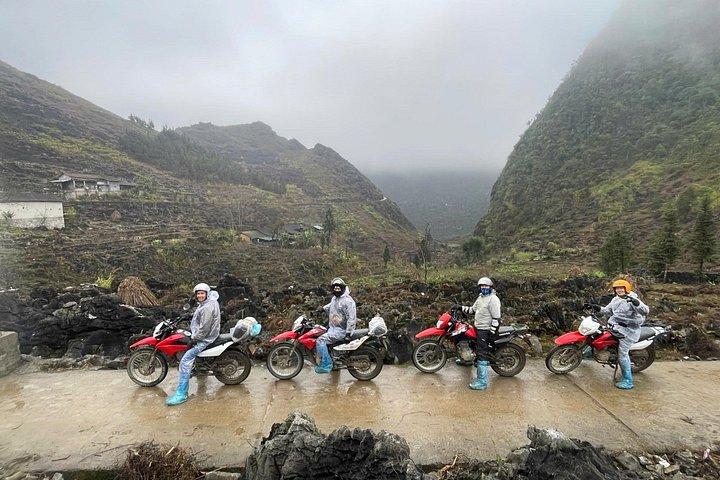 ハノイ発 4日間バイク周遊付き 5日間プライベートハザンツアー