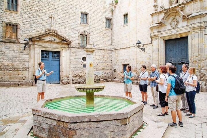 Tour privado a pie por el Barrio Gótico y El Born con guía local