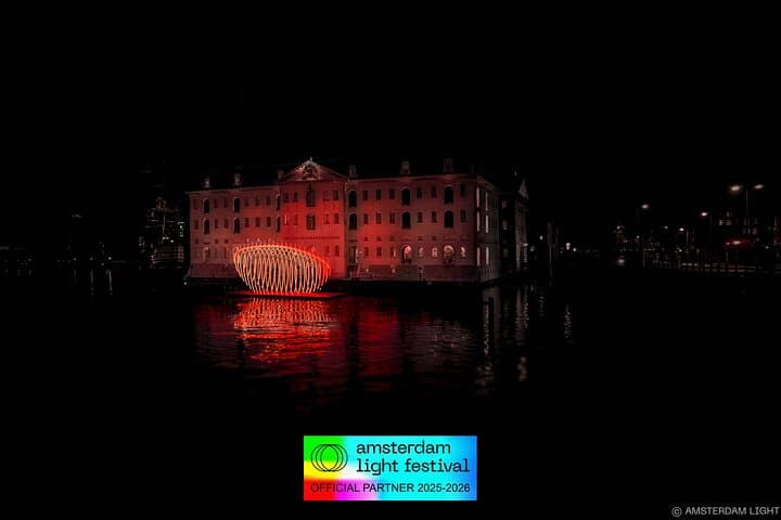 Amsterdam Light Festival: Canal Cruise + Bite & Unlimited Drinks