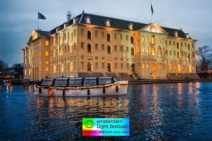Amsterdam Light Festival: Cruise Unlimited Drinks & Bite option