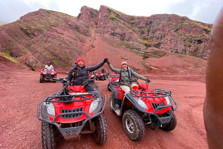 Privat ATV-tur på Rainbow Mountain og Red Valley
