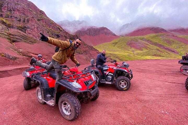 Privat ATV-tur på Rainbow Mountain og Red Valley