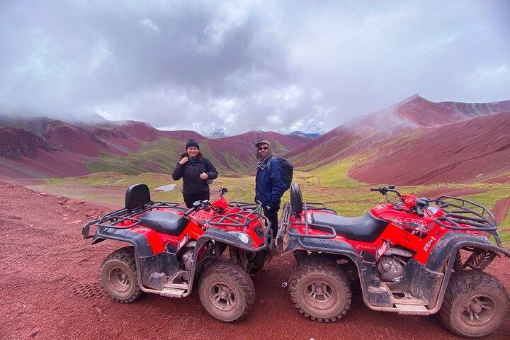 Excursion en quad à Rainbow Mountain et Red Valley : une journée d'aventure