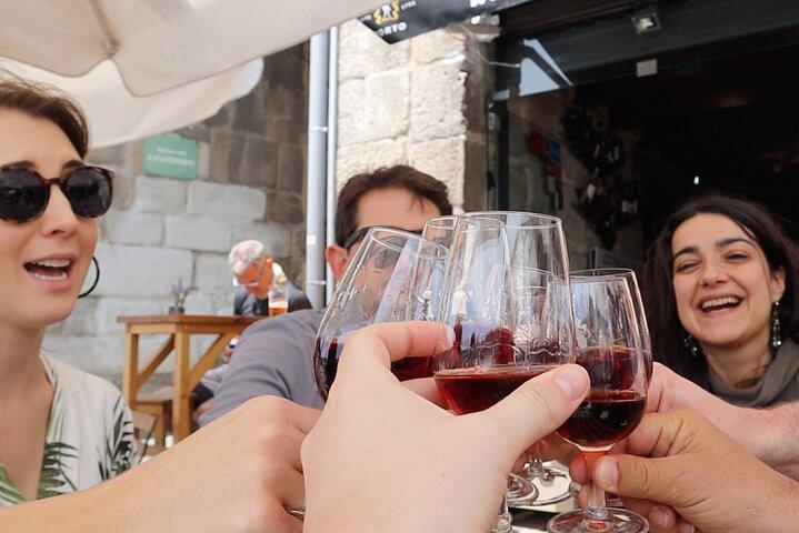 Porto Food Tour of 8 Dégustations : Tarte à la crème anglaise, Bifana & Gemmes Cachées