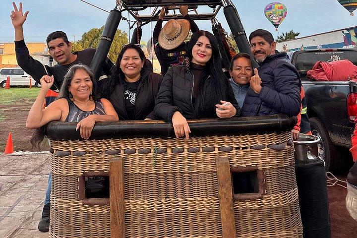 Balloon Flight with Pick-up plus Breakfast in Cueva