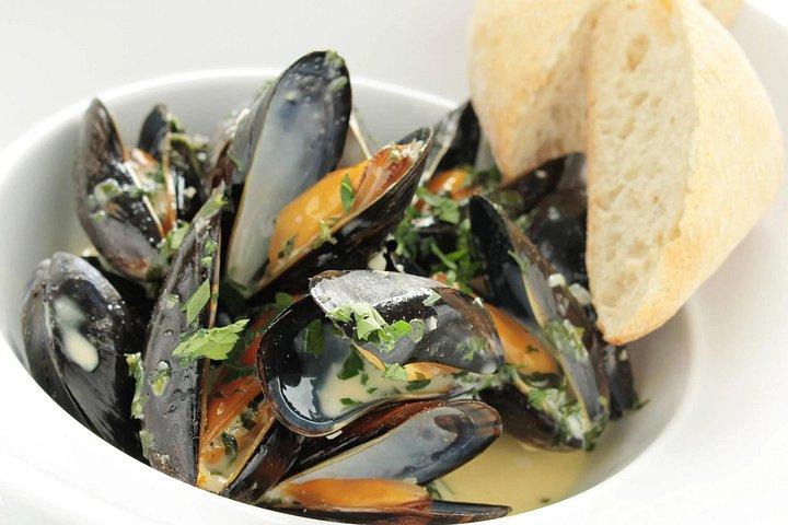 マーケットツアーとポルトガル語料理教室（3コース食事付き）