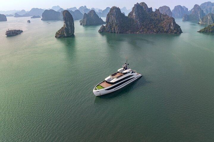 Hanoi : Ha Long & Lan Ha Bay Escape met Taliya 5 - Star Day Cruise