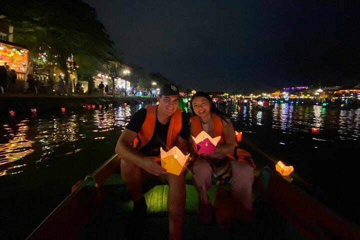 Hoi An Old Town Walking Tour med bådtur og lantern udgivelse
