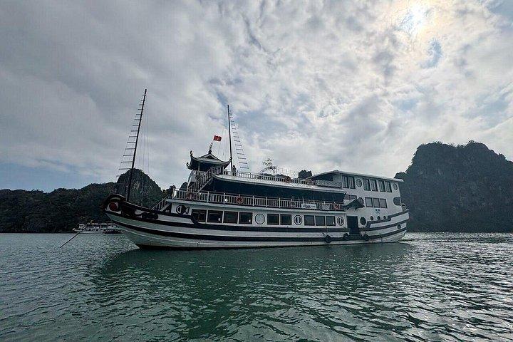 あまり人が訪れない白土龍湾一泊クルーズ