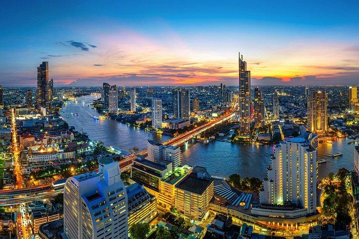 Tour notturno privato di Bangkok: mercati, templi e lungofiume