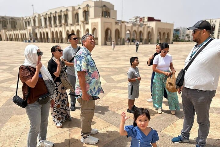 Casablanca Guided Tour from any Hotel & Cruise with lux vehicule